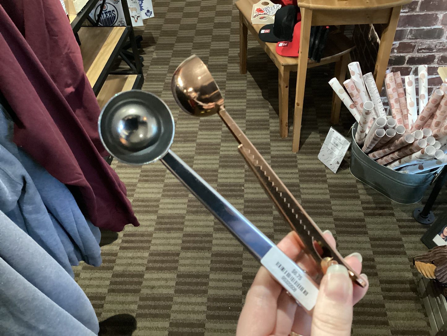 Coffee scoop/clip