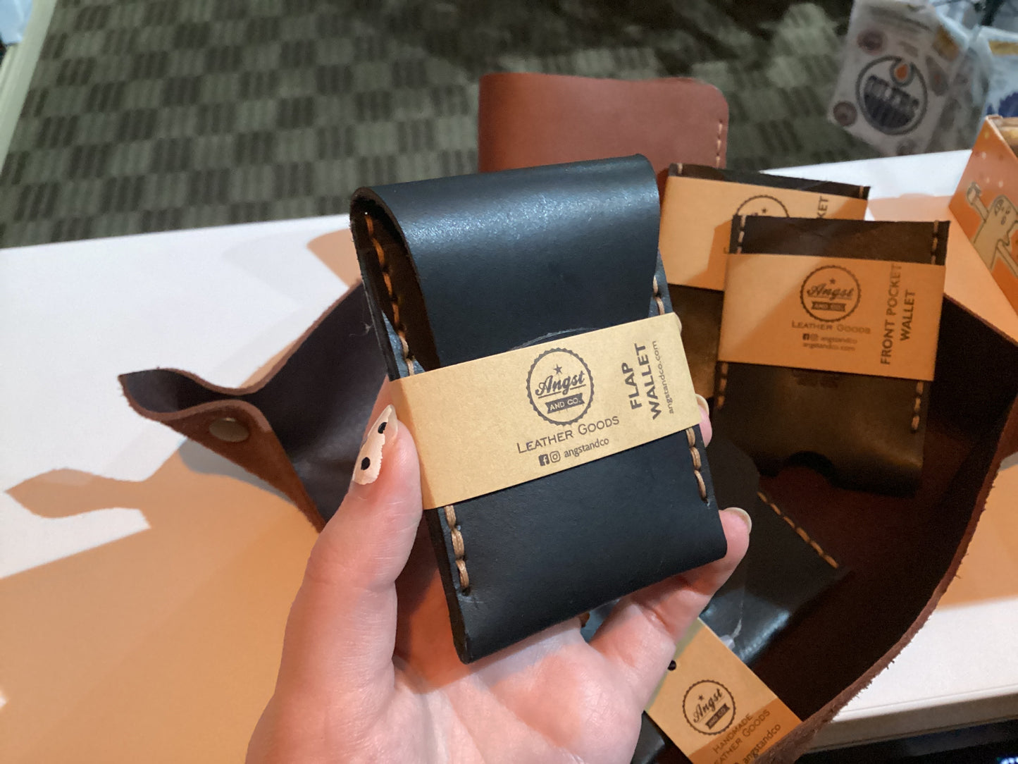 *Vendor008 black flap wallet